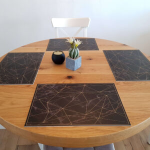 פלייסמט פי וי סי שיש שחור וזהב גיאומטרי