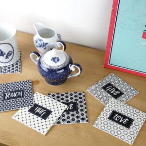 תחתיות גאומטריות כחול ולבן