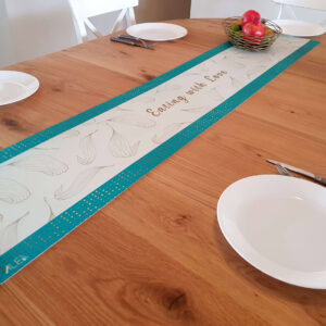 ראנר פי וי סי לשולחן עלים בזהב עם טורקיז