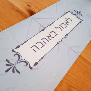 ראנר פי וי סי לשולחן כחול עם פסי כסף