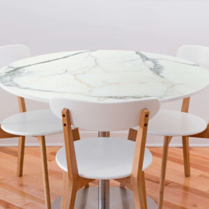 מפת שולחן פי וי סי עגולה שיש קררה לבן ואפור