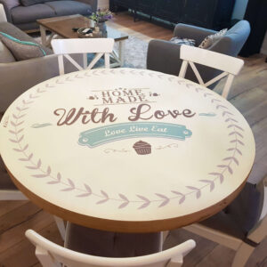 מפת שולחן פי וי סי עגולה עשויה באהבה