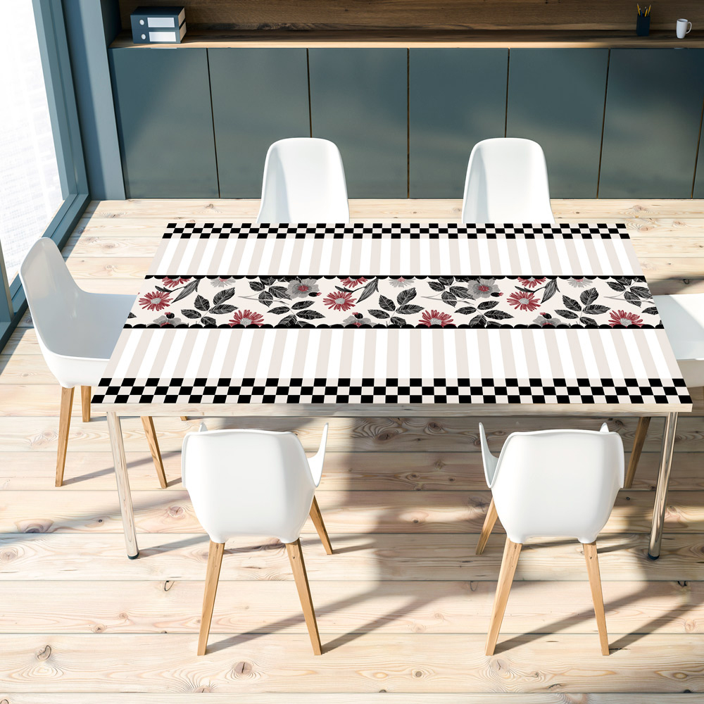 מפת שולחן פי וי סי משבצות ופריחה שחור