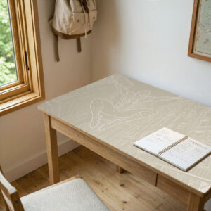 משטח פי וי סי לשולחן כתיבה ספיידרמן בגוון בז׳